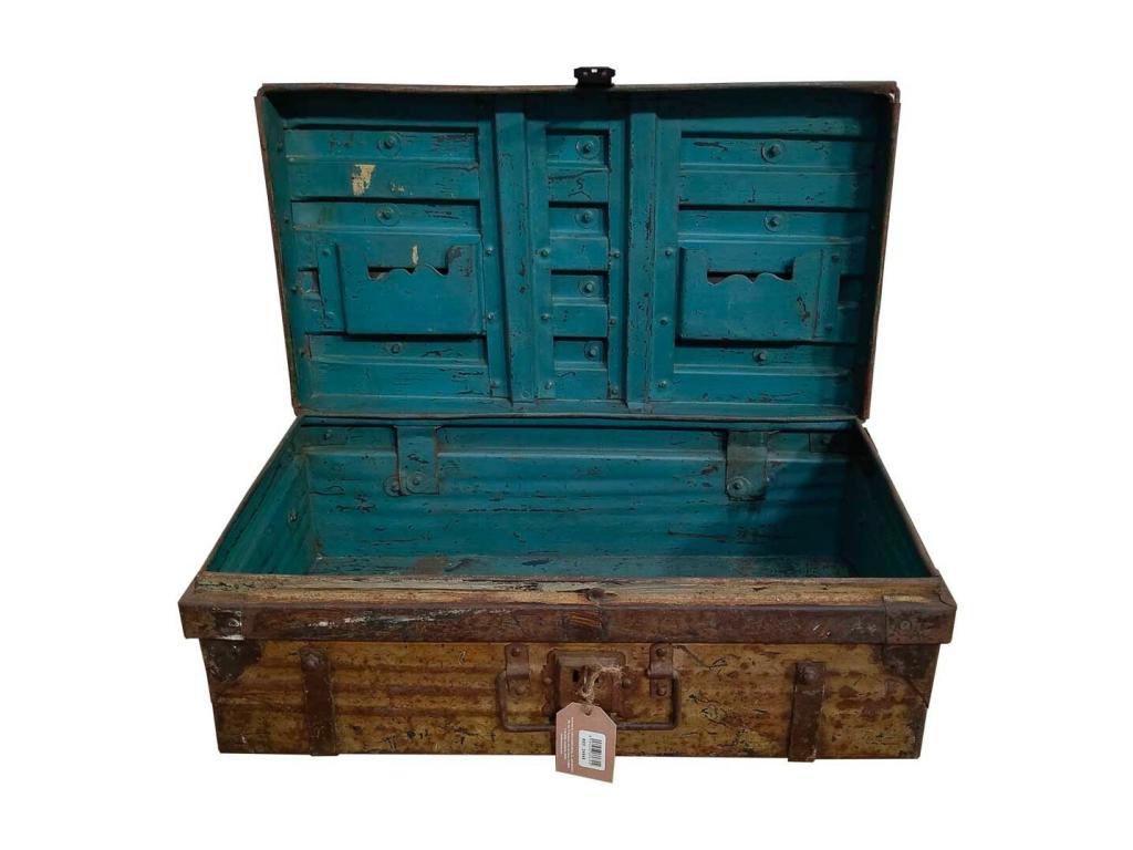 Brown metal suitcase 52x31x19h UJKF50055